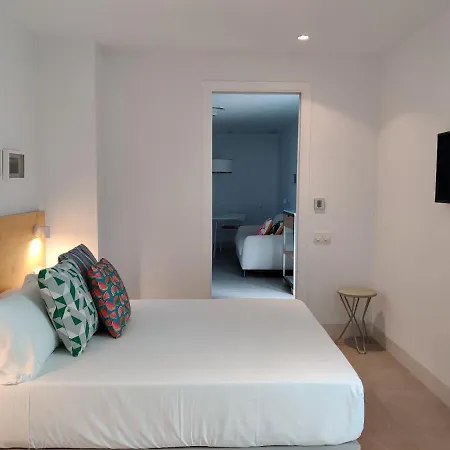 Y Estudios Céntricos Conil 3*