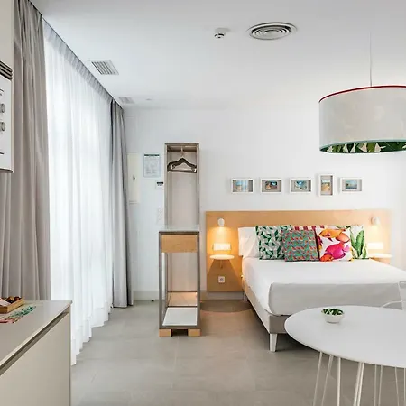 Y Estudios Centricos Conil Apartmanhotel 3*
